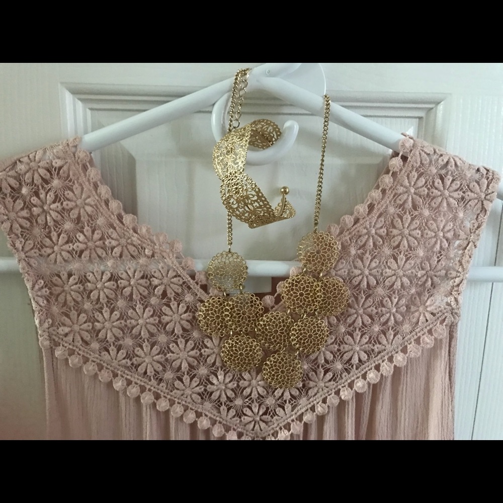 C Detailed Blouse🌸 - Picture 2 of 7